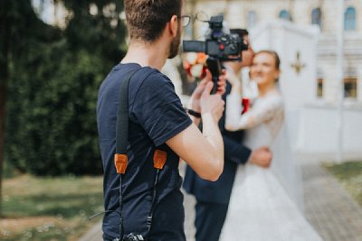 Jak znaleźć dobrego fotografa ślubnego?